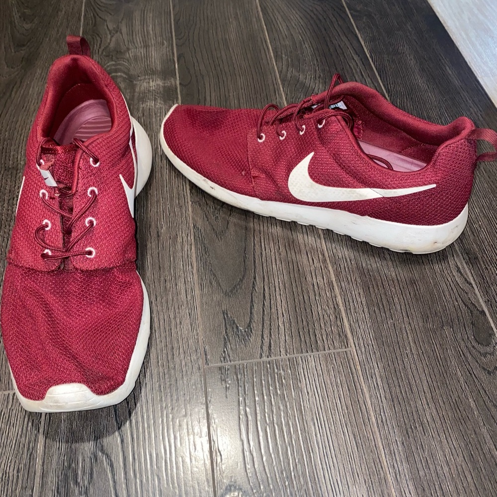 Nike Rosherun Team Red Sneakers